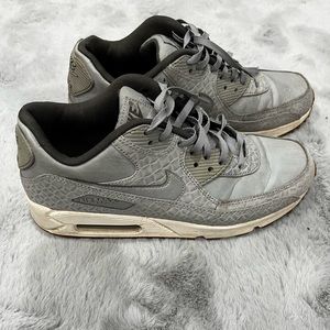Gray Nike air max 90s